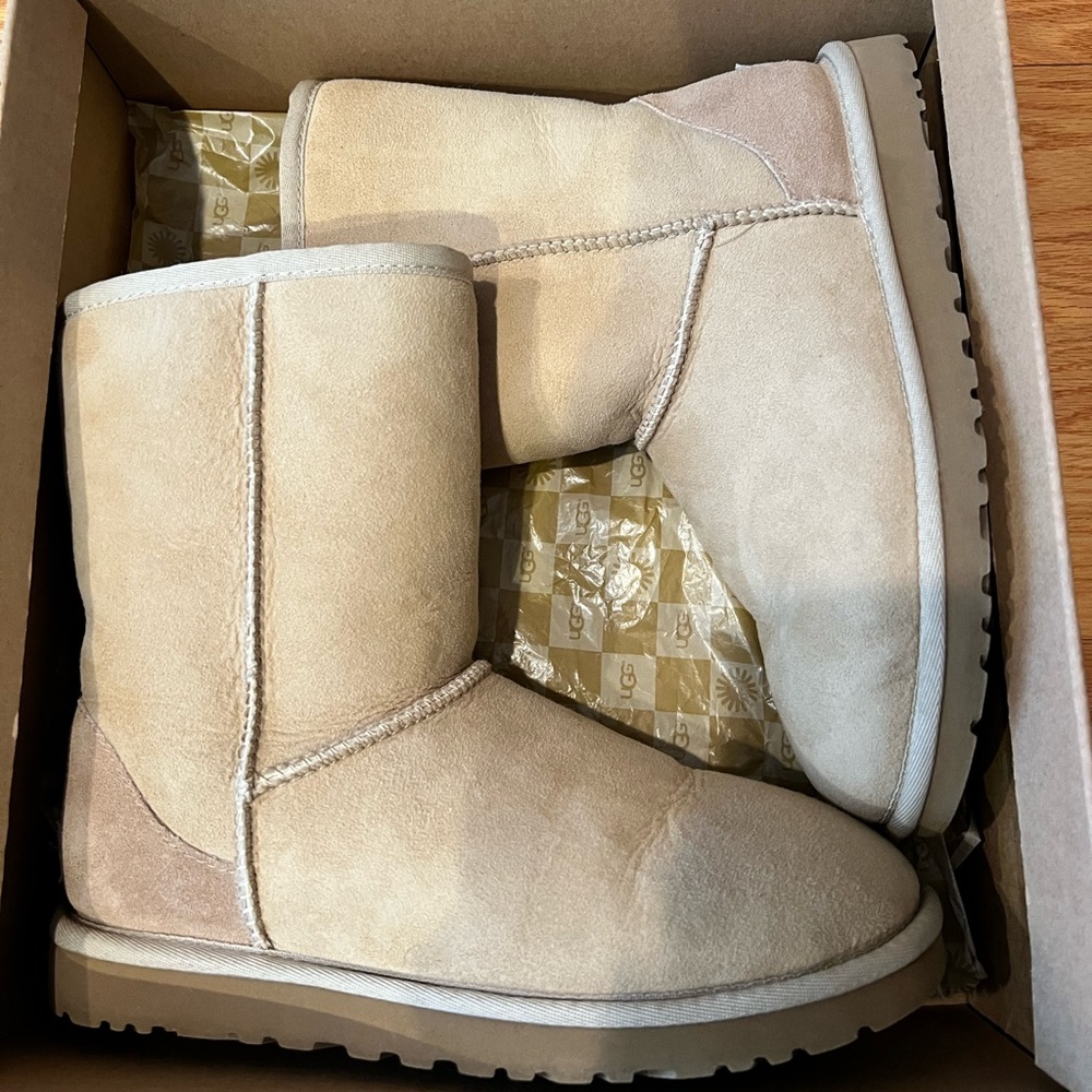 Classic short sand Uggs